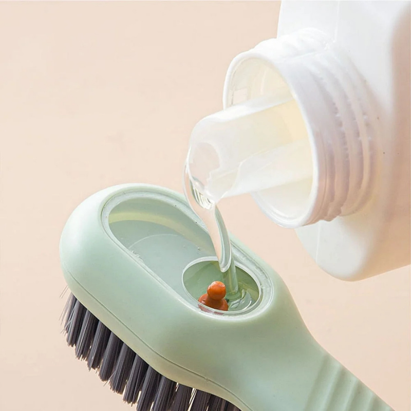 Detailing Brush With Soap Dispenser